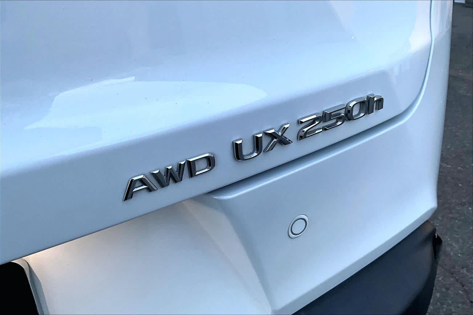 Used 2024 Lexus UX 250h F Sport AWD/4WD image 24