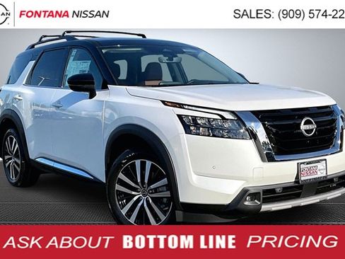 New 2025 Nissan Pathfinder Platinum image 1
