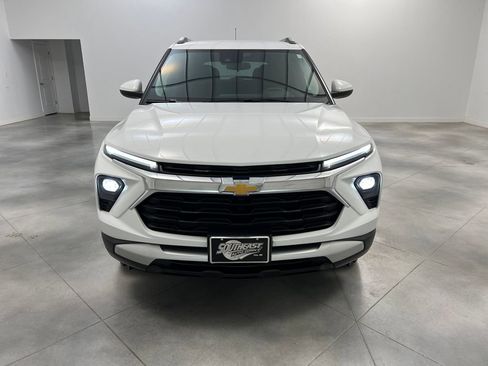 Used 2025 Chevrolet TrailBlazer LT AWD/4WD image 2