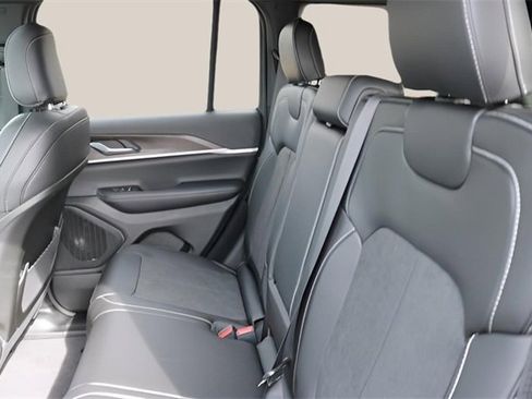 New 2026 Jeep Grand Cherokee Altitude image 16