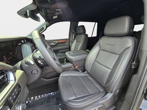 Used 2026 GMC Yukon Denali AWD/4WD image 19
