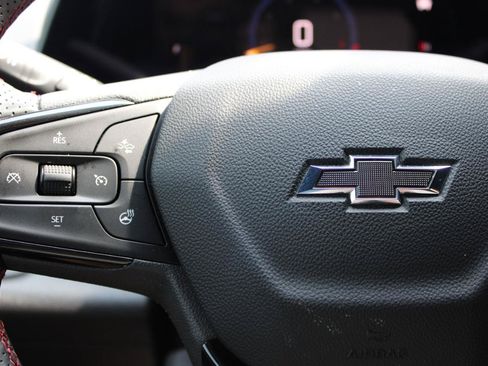 Used 2025 Chevrolet Trax RS w/ Sunroof Package FWD image 18