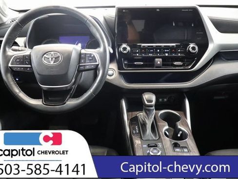 Used 2021 Toyota Highlander Platinum AWD/4WD image 17