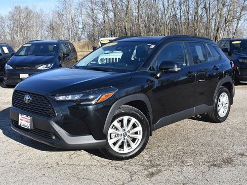 Used 2024 Toyota Corolla Cross LE w/ Moonroof Package image 13