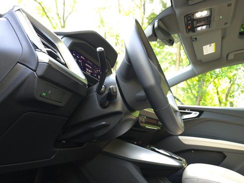 Used 2023 Audi Q4 e-tron Premium w/ Convenience Package image 26