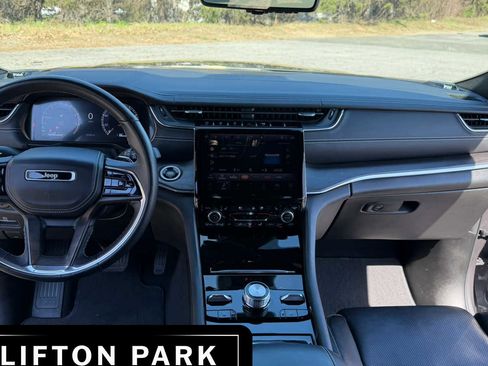 Used 2022 Jeep Grand Cherokee Overland w/ Luxury Tech Group IV image 17