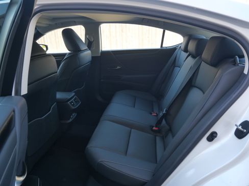 Used 2025 Lexus ES 300h ES 300h image 8