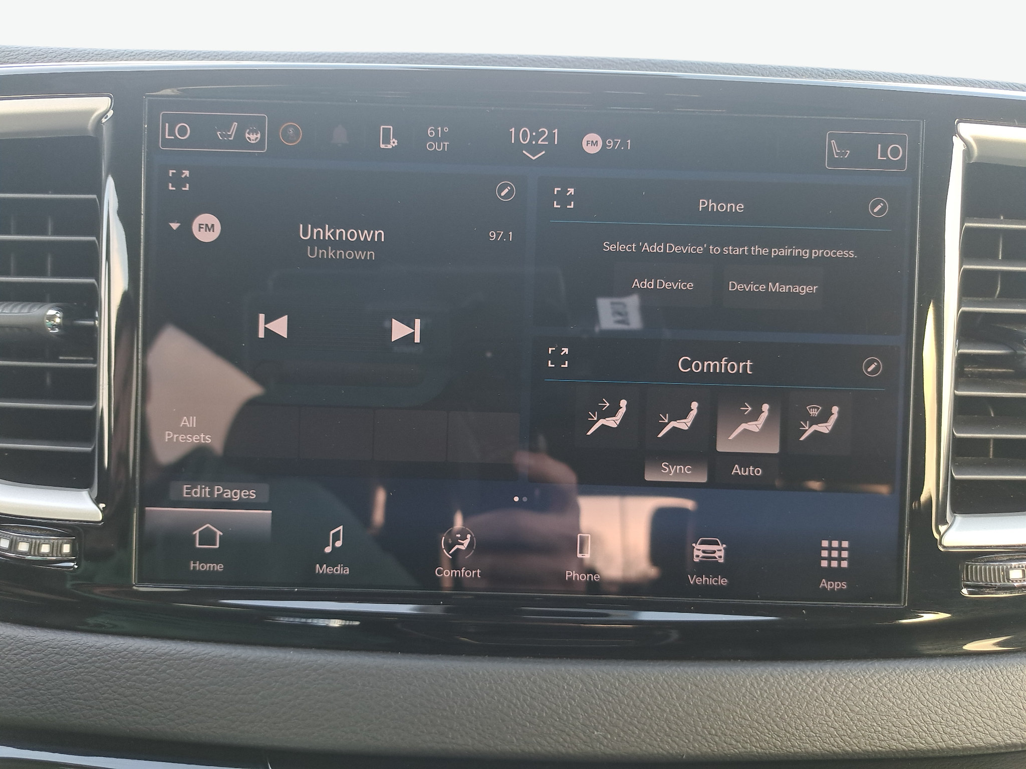 Used 2024 Chrysler Pacifica Touring-L FWD image 24