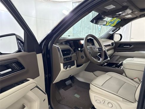 Used 2025 GMC Yukon Denali w/ Sun & Power Step Package image 27