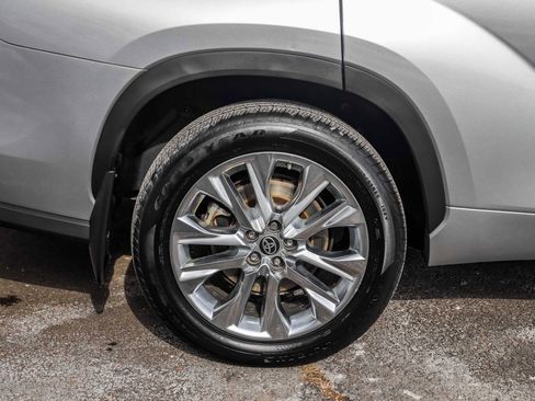 Used 2021 Toyota Highlander Limited image 6