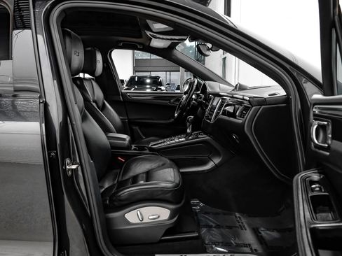 Used 2017 Porsche Macan GTS w/ Premium Package Plus AWD/4WD image 50