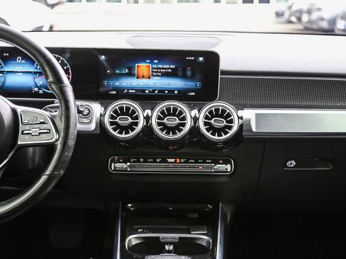 Used 2021 Mercedes-Benz GLB 250 w/ Premium Package image 13