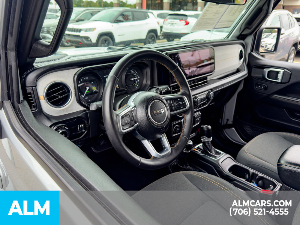 Used 2024 Jeep Wrangler Unlimited Sahara AWD/4WD image 10