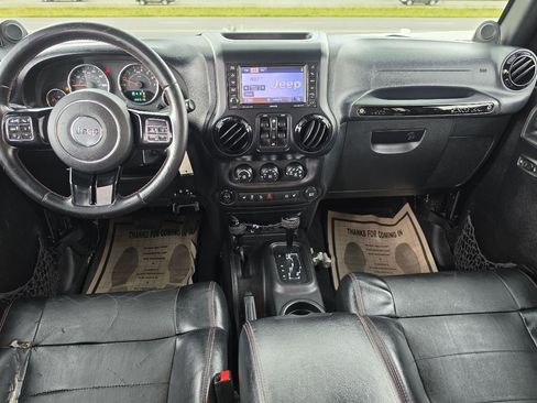 Used 2012 Jeep Wrangler Unlimited Sahara AWD/4WD image 9