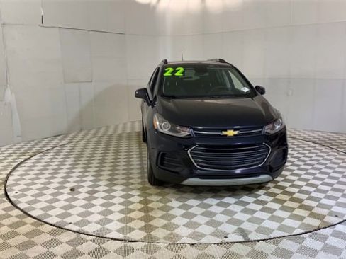 Used 2022 Chevrolet Trax LT w/ LT Convenience Package image 3