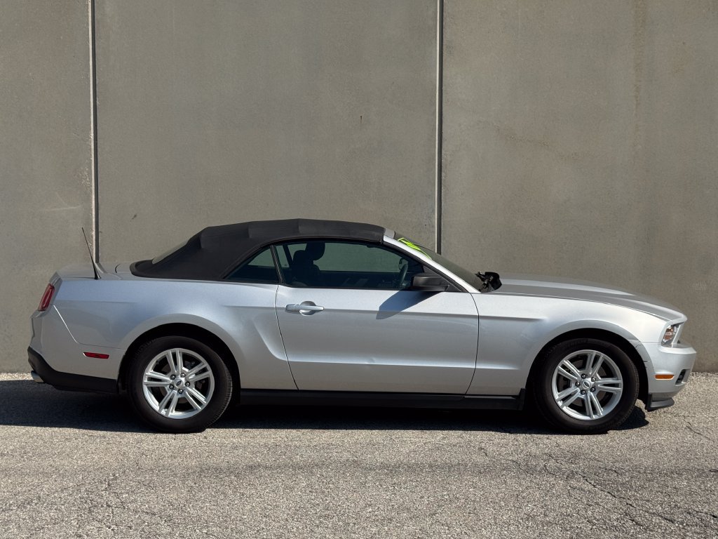 Used 2012 Ford Mustang Convertible RWD image 5