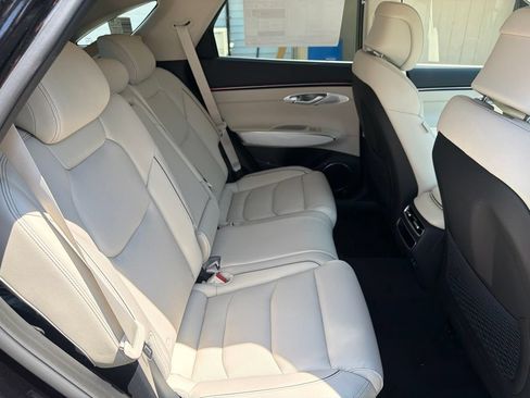 New 2026 Genesis GV70 2.5T Advanced AWD/4WD image 18