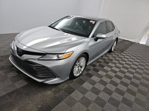 Used 2018 Toyota Camry XLE FWD image 1