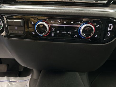 Certified 2025 GMC Sierra 1500 SLT image 31