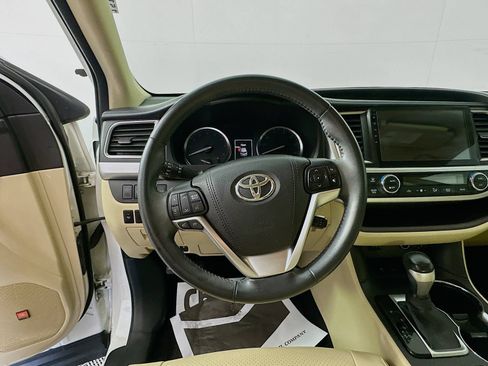 Used 2016 Toyota Highlander Limited FWD image 11