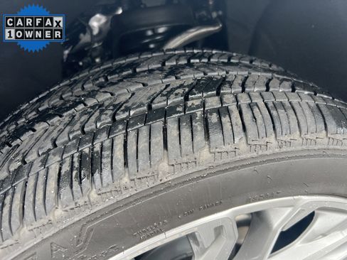 Used 2025 GMC Yukon XL Denali w/ Denali Reserve Package image 12