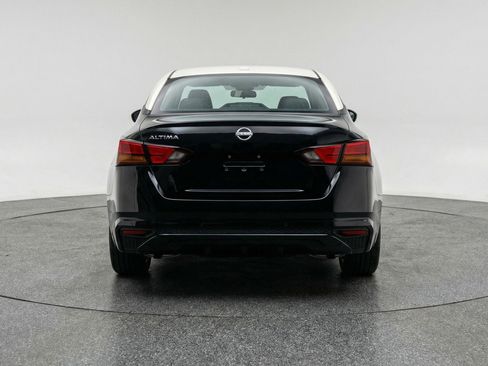 Used 2025 Nissan Altima 2.5 SV FWD image 6