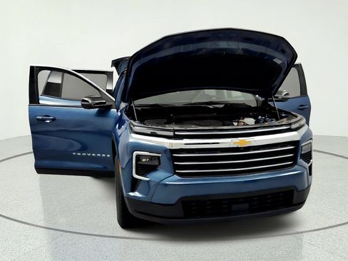 Used 2025 Chevrolet Traverse LT w/ Driver Confidence Package FWD image 15