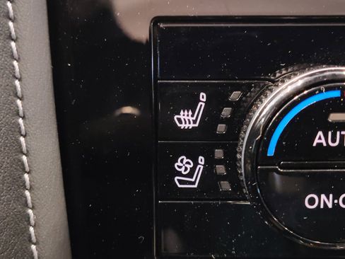 Used 2024 Nissan Armada Platinum w/ Captain's Chairs Package image 28