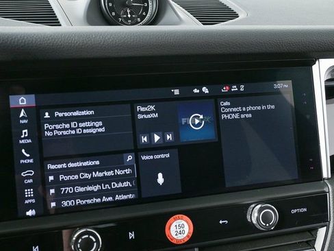 Certified 2025 Porsche Macan image 14