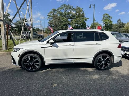 Used 2024 Volkswagen Tiguan SEL R-Line AWD/4WD image 7