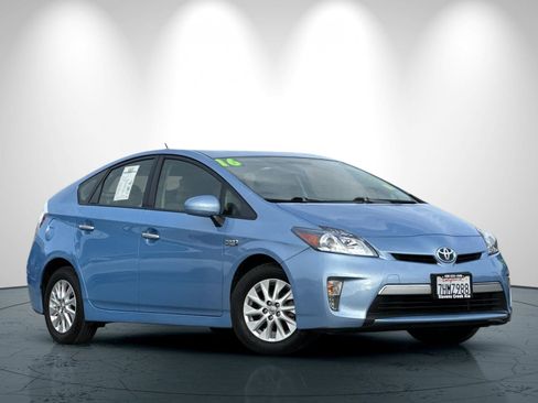Used 2015 Toyota Prius Plug-In Hybrid image 2