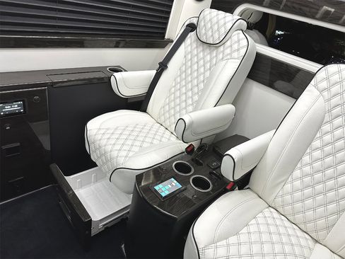 Used 2024 Mercedes-Benz Sprinter 3500 image 14