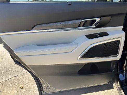 Certified 2022 Kia Telluride EX w/ EX Premium Package image 11