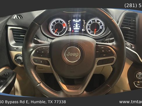 Used 2020 Jeep Cherokee Latitude w/ Cold Weather Group FWD image 10