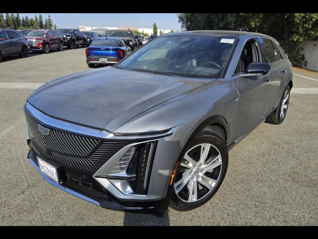 Used 2024 Cadillac Lyriq Tech RWD image 3