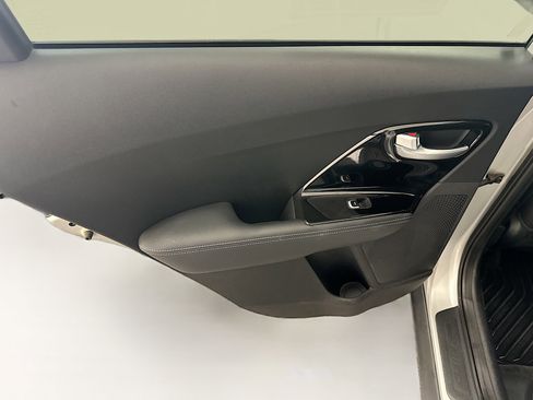 Used 2018 Kia Niro EX image 26