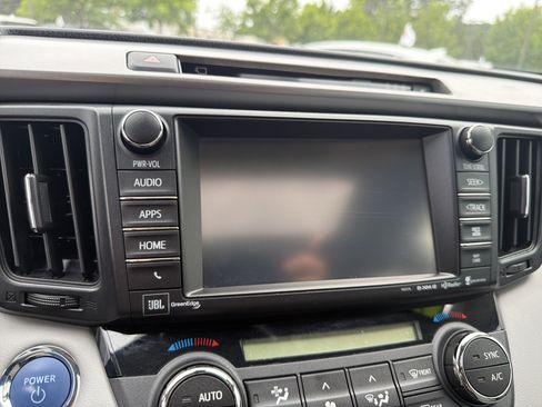 Used 2017 Toyota RAV4 Limited AWD/4WD image 5