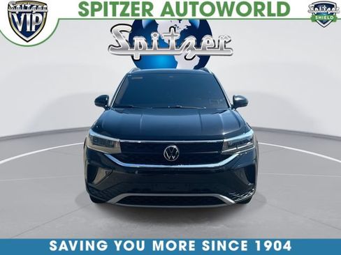 Used 2023 Volkswagen Taos SE w/ Panoramic Sunroof Package AWD/4WD image 3