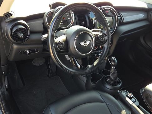 Used 2018 MINI Cooper 2-Door Hardtop image 12