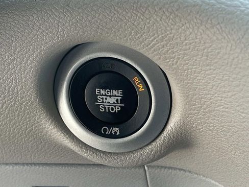 Used 2017 Chrysler Pacifica Touring-L Plus FWD image 22