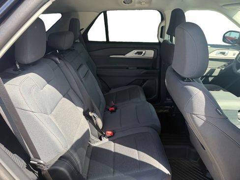 Used 2025 Ford Explorer Active RWD image 17