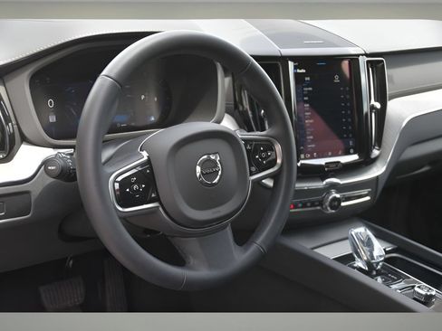 Used 2025 Volvo XC60 B5 Ultra w/ Protection Package Premier AWD/4WD image 10