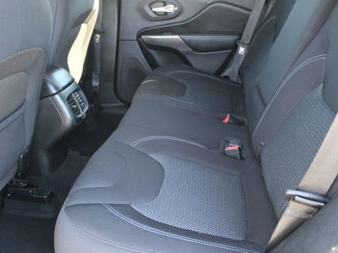 Used 2019 Jeep Cherokee Latitude w/ Popular Appearance Group image 31