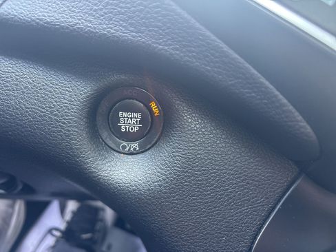 Used 2019 Jeep Cherokee Latitude Plus w/ Comfort/Convenience Group image 31