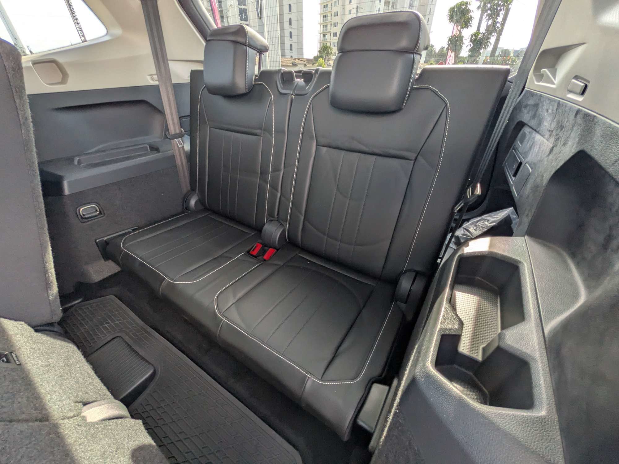 Used 2022 Volkswagen Tiguan SE FWD image 13