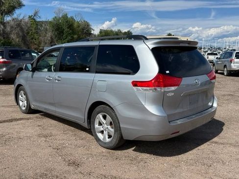 Used 2014 Toyota Sienna LE FWD image 3