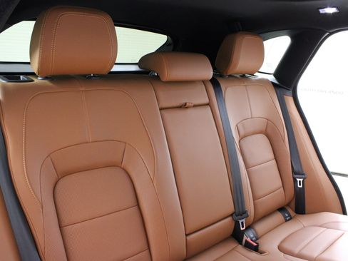 Used 2023 Jaguar F-PACE R-Dynamic S image 15