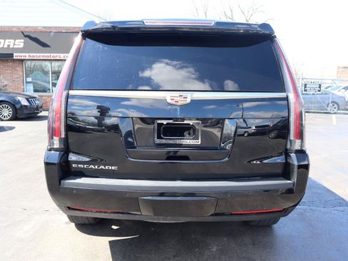 Used 2020 Cadillac Escalade Luxury RWD image 4