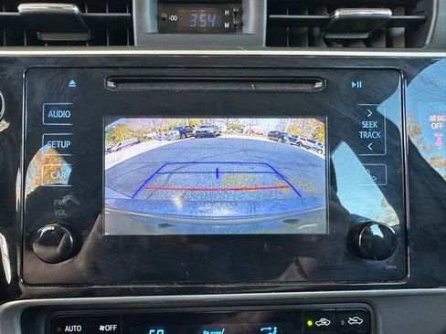 Used 2018 Toyota Corolla LE image 16