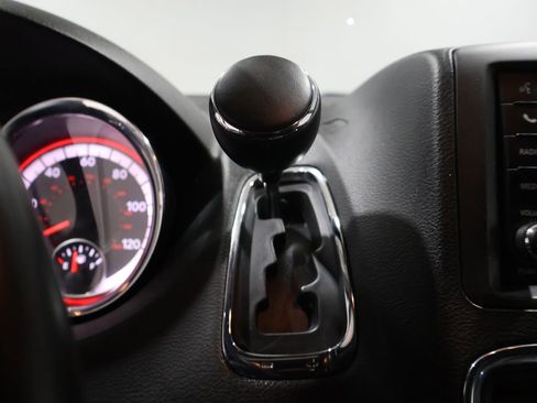 Used 2016 Dodge Grand Caravan SXT image 27